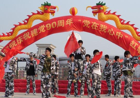 职场新人在饭局被领导安排点菜，怎么应对？