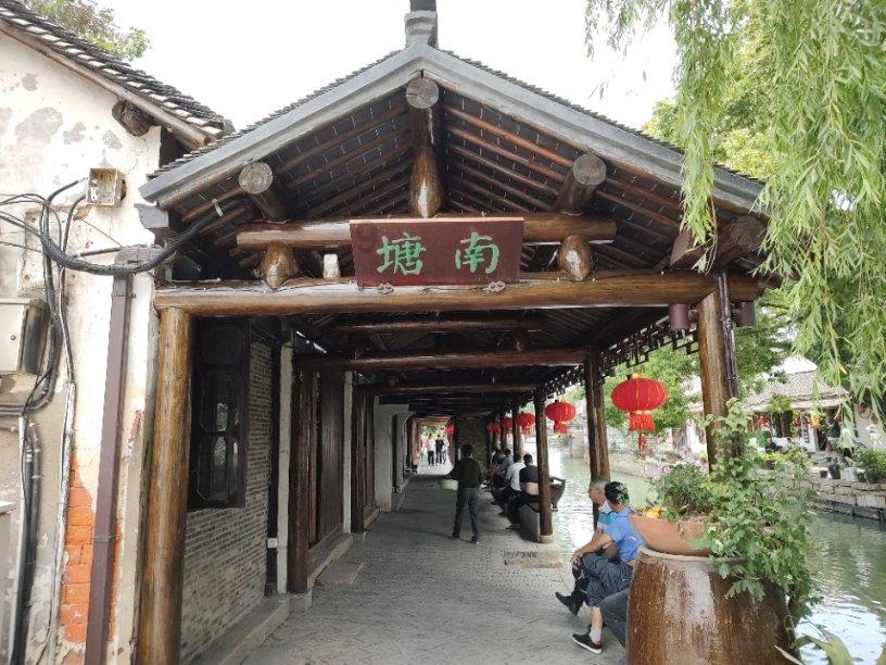 在江湖里骑摩托车想一想就觉得不可思议